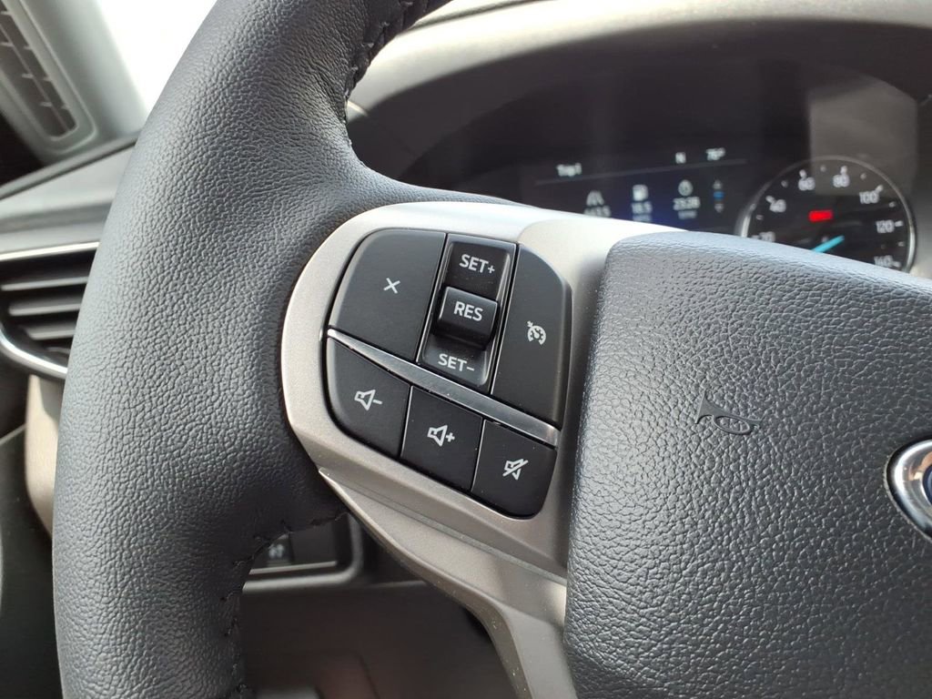 Certified 2024 Ford Explorer XLT w/ Equipment Group 202A AWD/4WD image 18