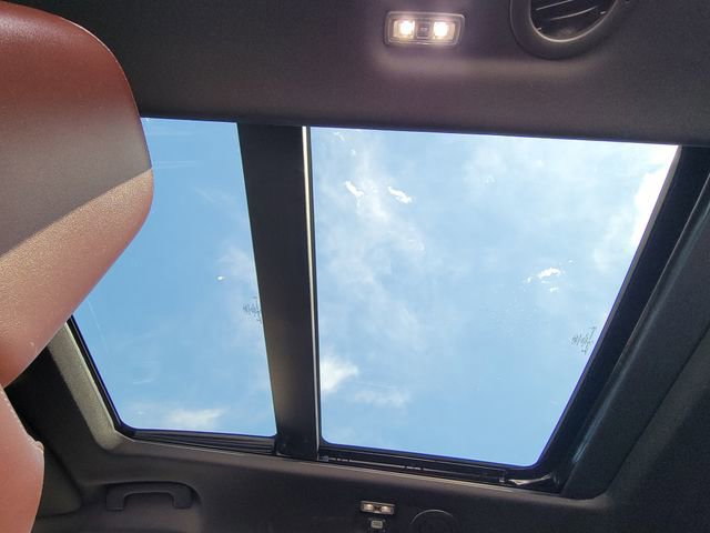 Certified 2023 Ford Explorer Platinum w/ Technology Package image 11