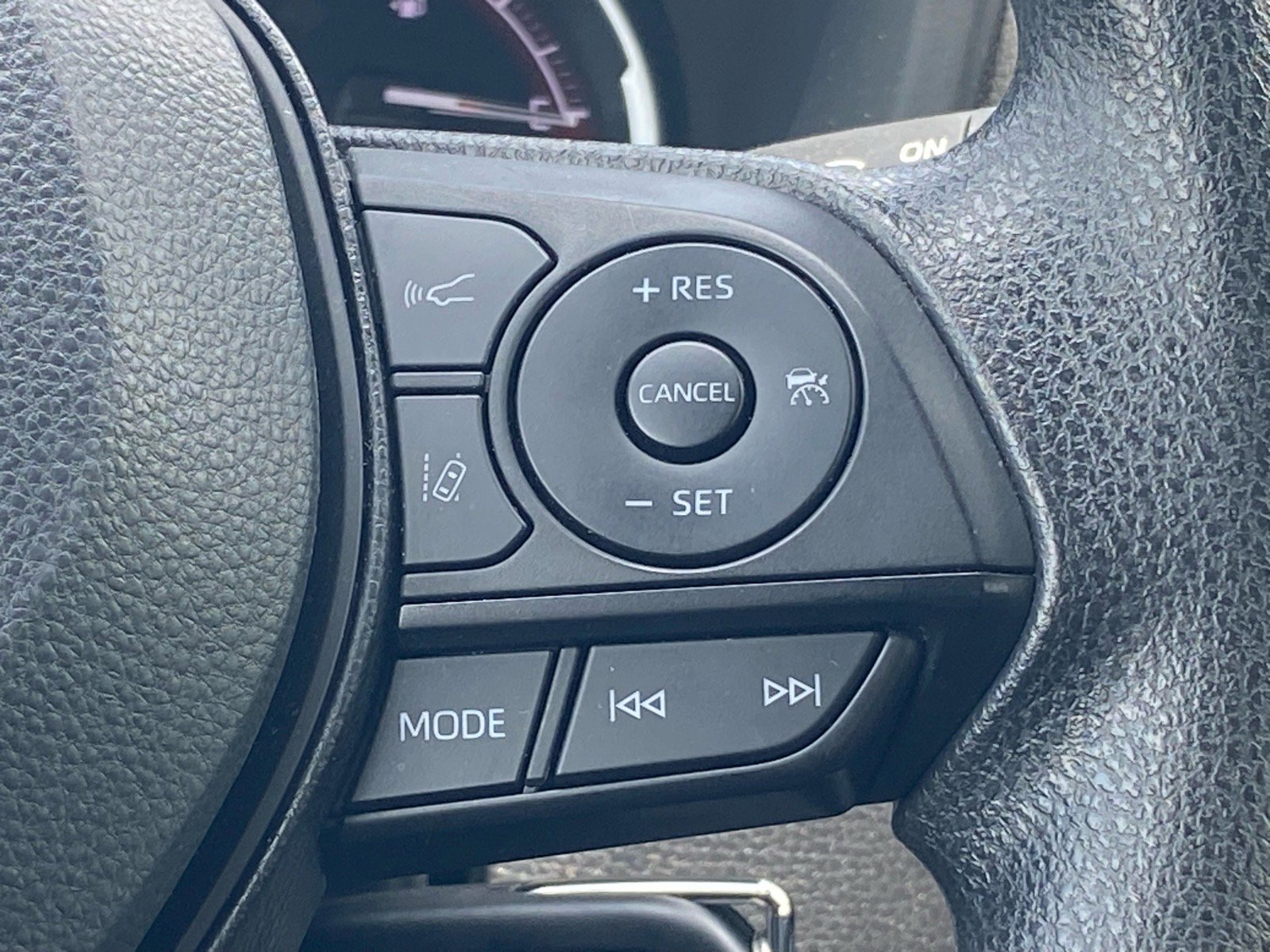 Used 2025 Toyota RAV4 LE AWD/4WD image 8