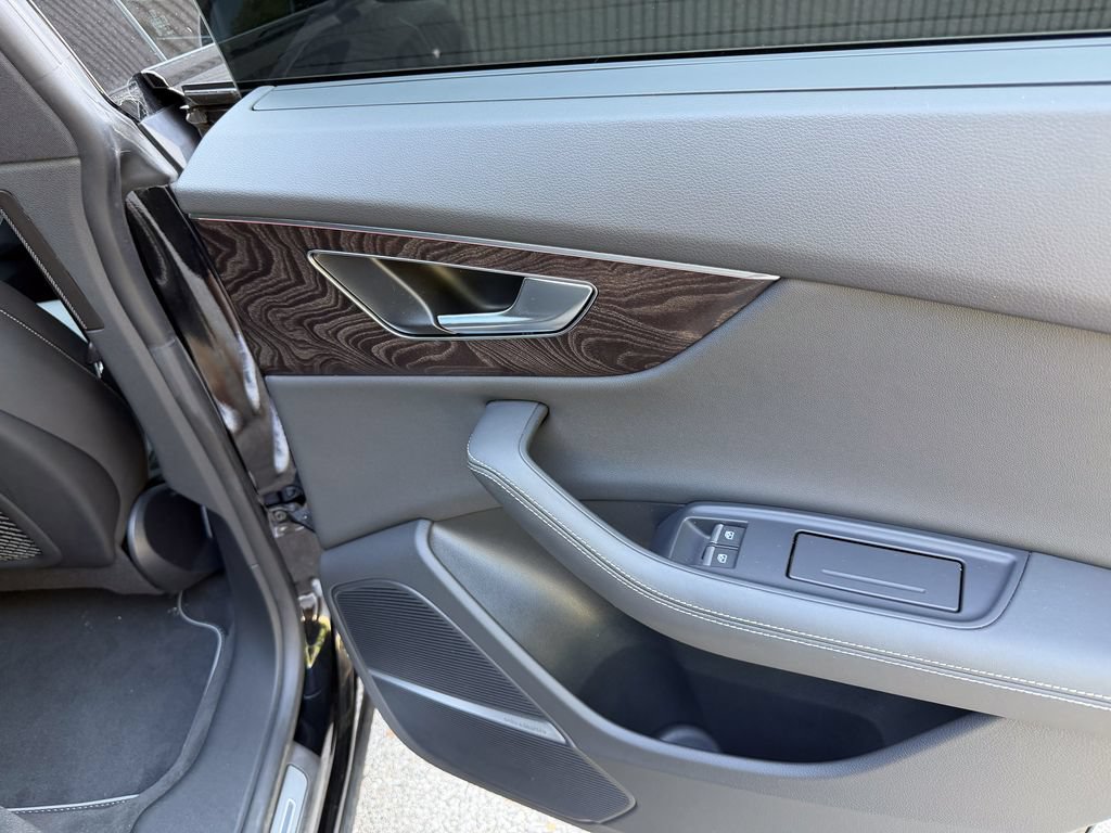 Used 2022 Audi Q8 Premium Plus AWD/4WD image 33