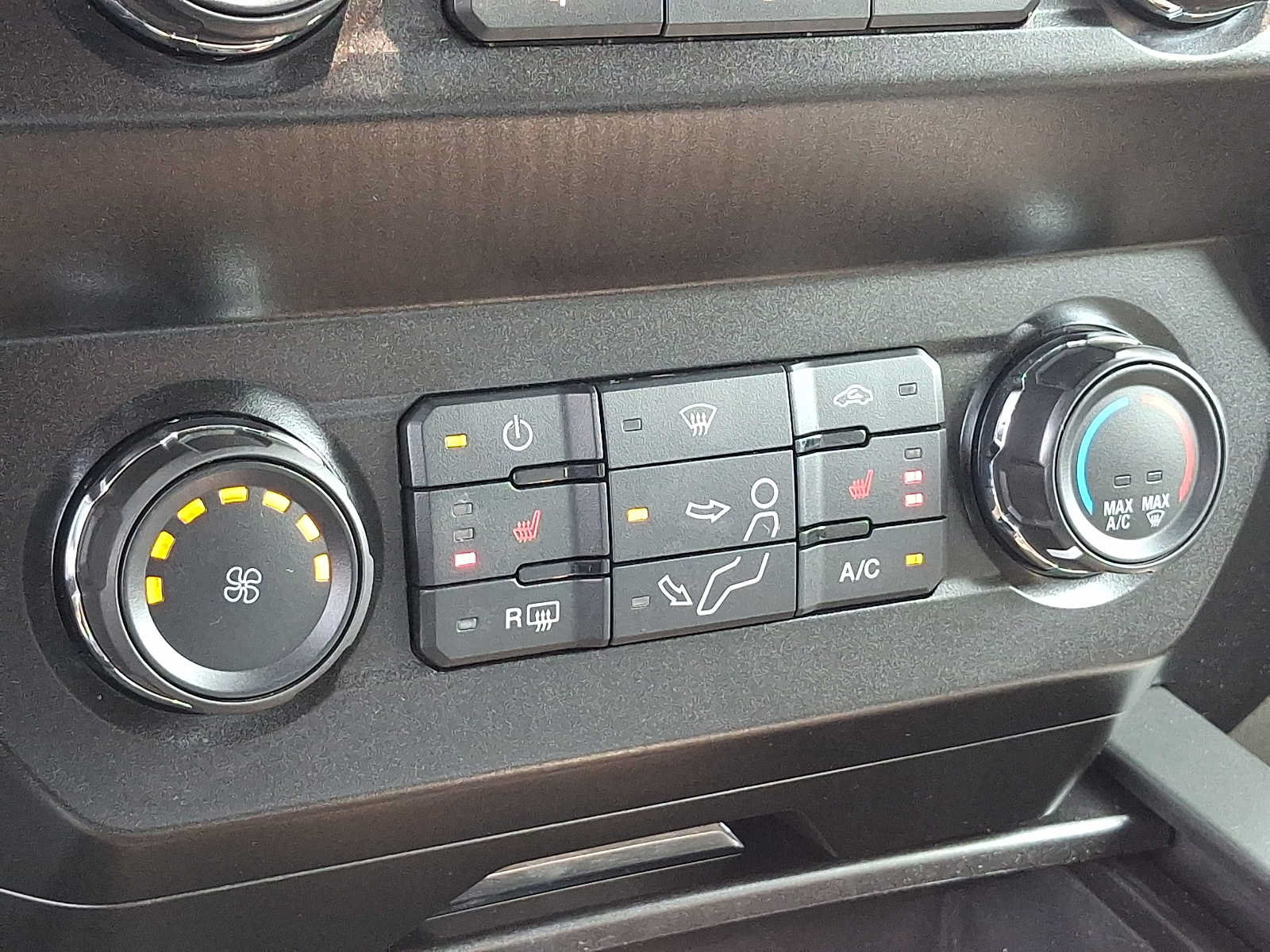 Certified 2022 Ford F250 XLT w/ XLT Premium Package AWD/4WD image 15