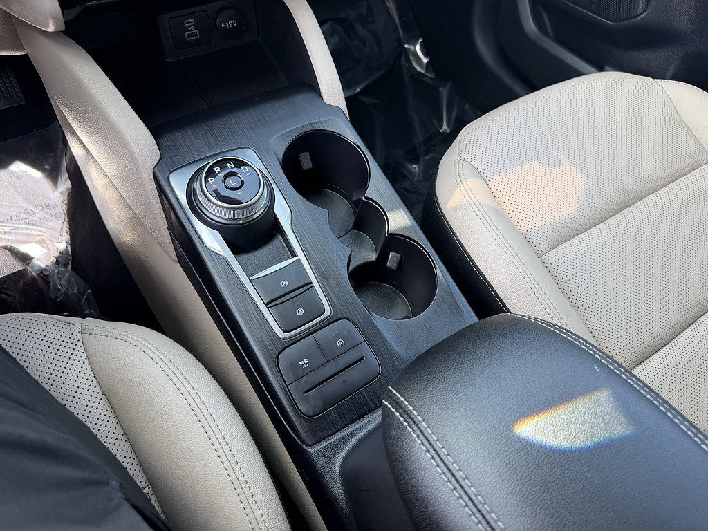 Certified 2022 Ford Escape SEL AWD/4WD image 17