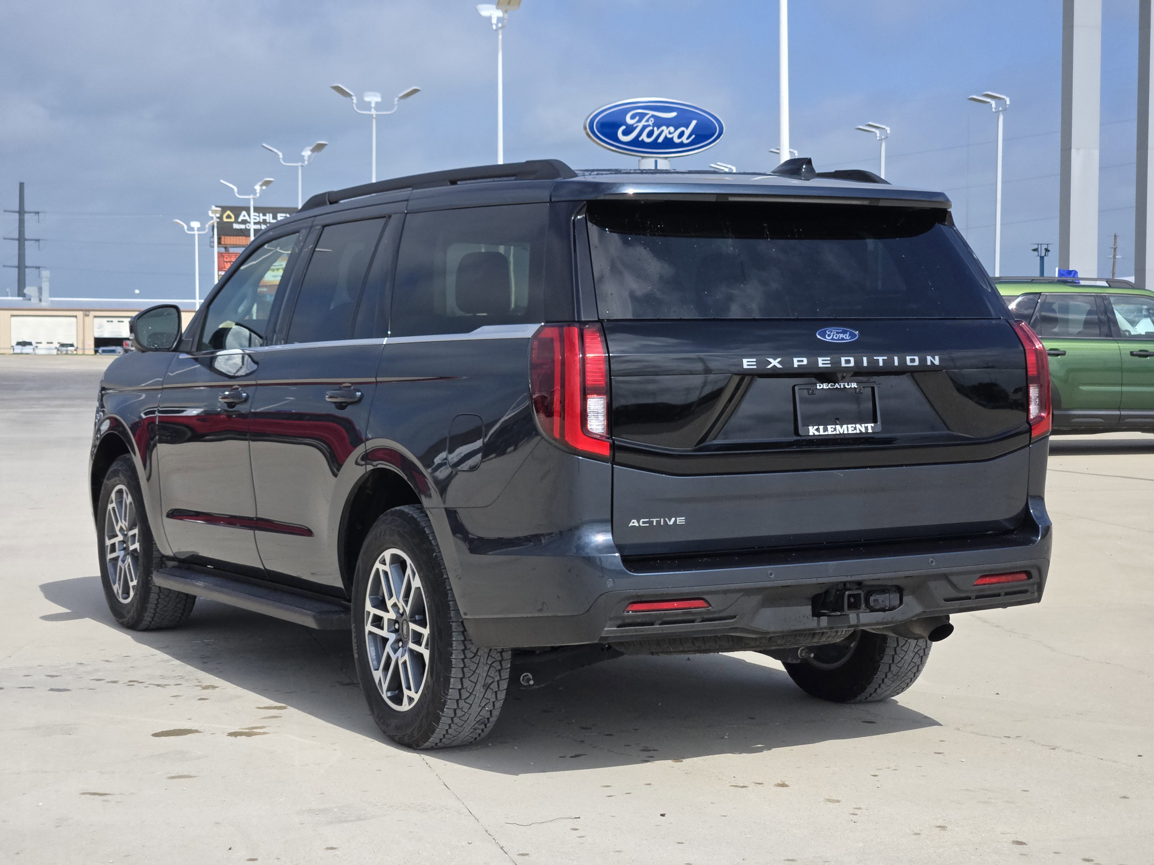 Certified 2025 Ford Expedition Active AWD/4WD image 3
