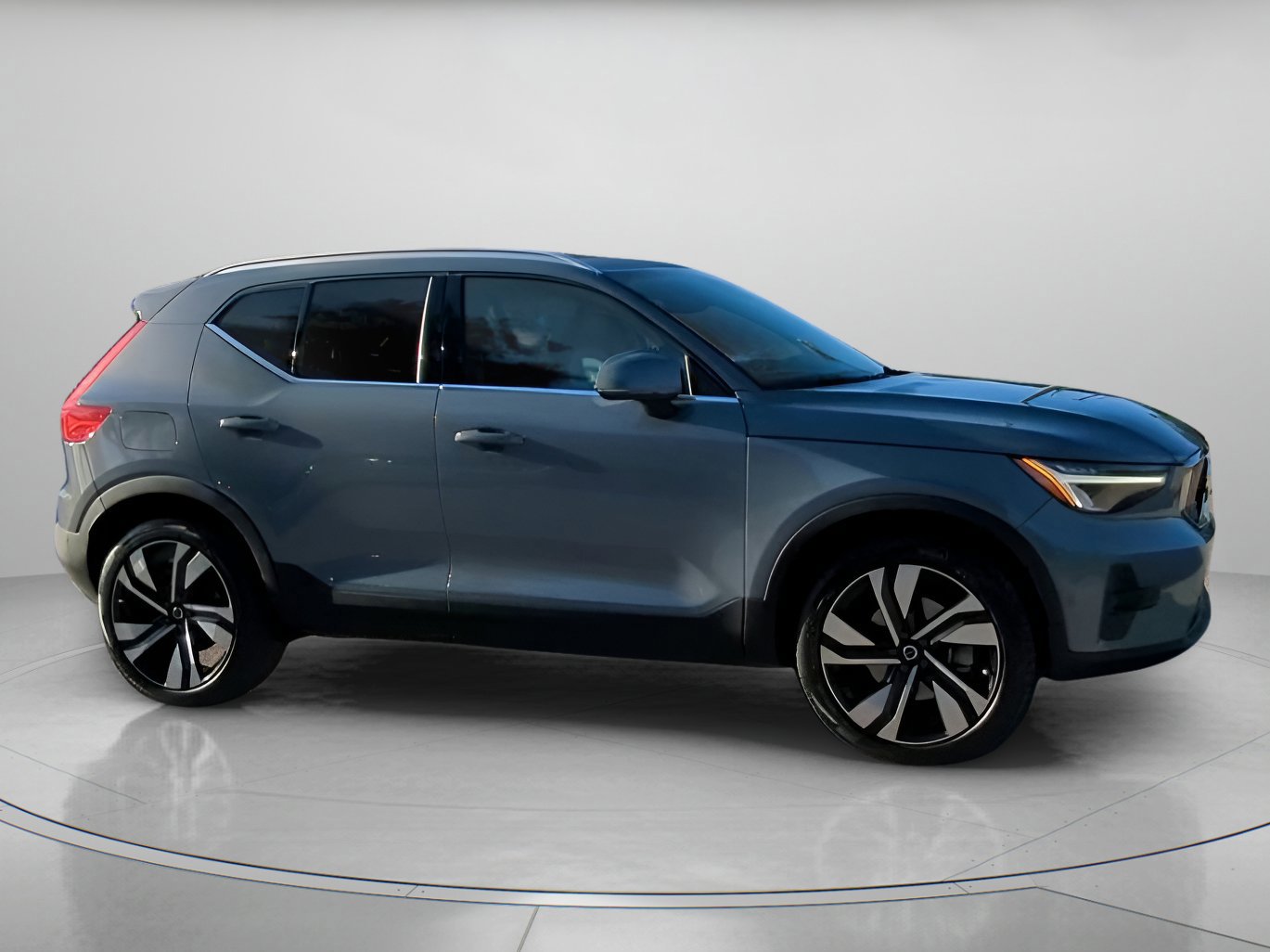 Used 2023 Volvo XC40 B5 Plus w/ Protection Package Premier image 35