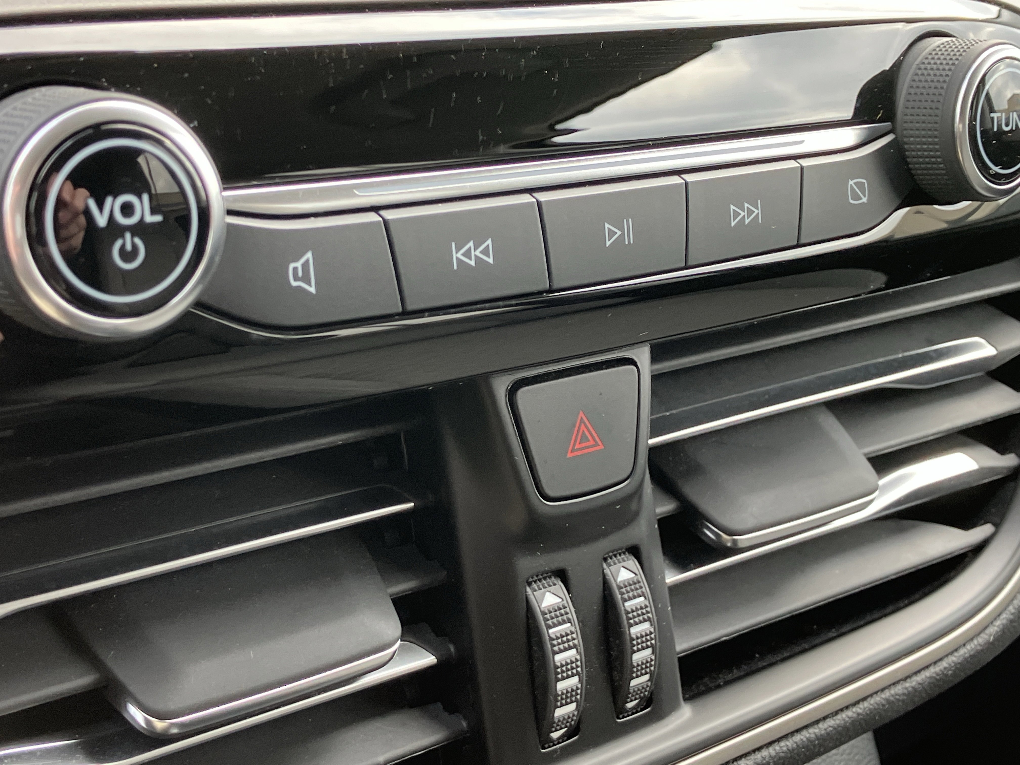 Certified 2022 Ford Escape SE w/ SE Sport Appearance Package image 30