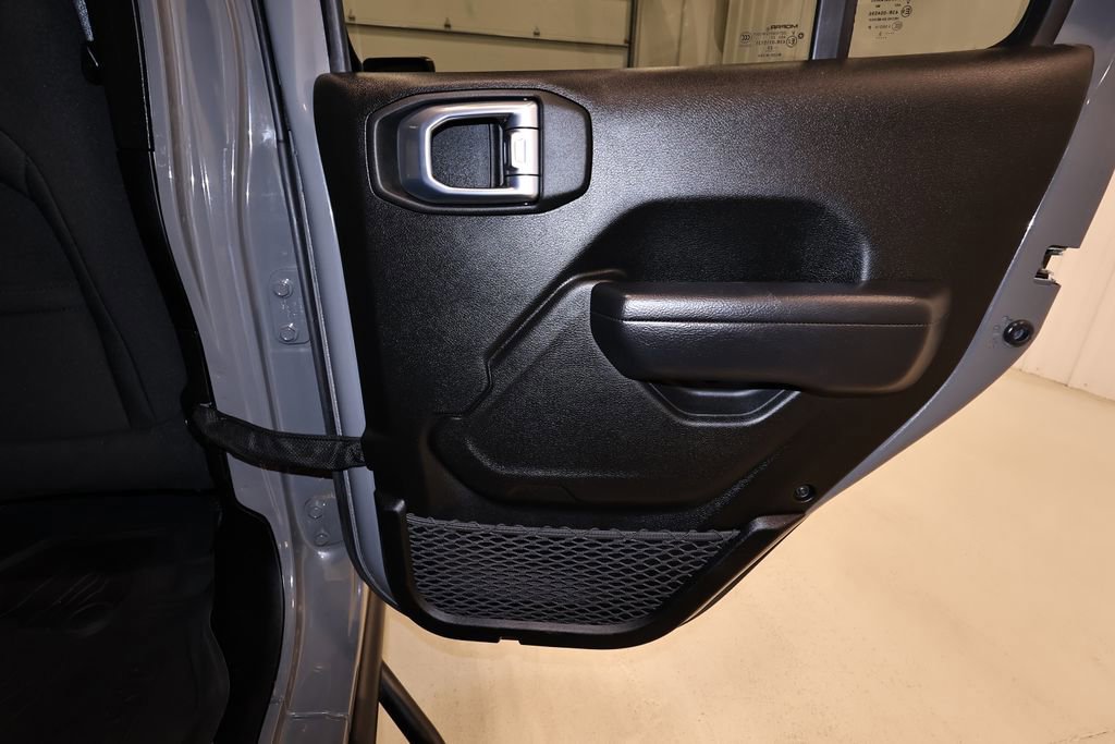 Used 2023 Jeep Gladiator Willys image 17