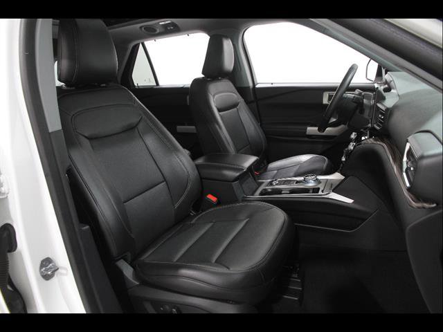 Certified 2022 Ford Explorer Limited w/ Equipment Group 301A AWD/4WD image 19