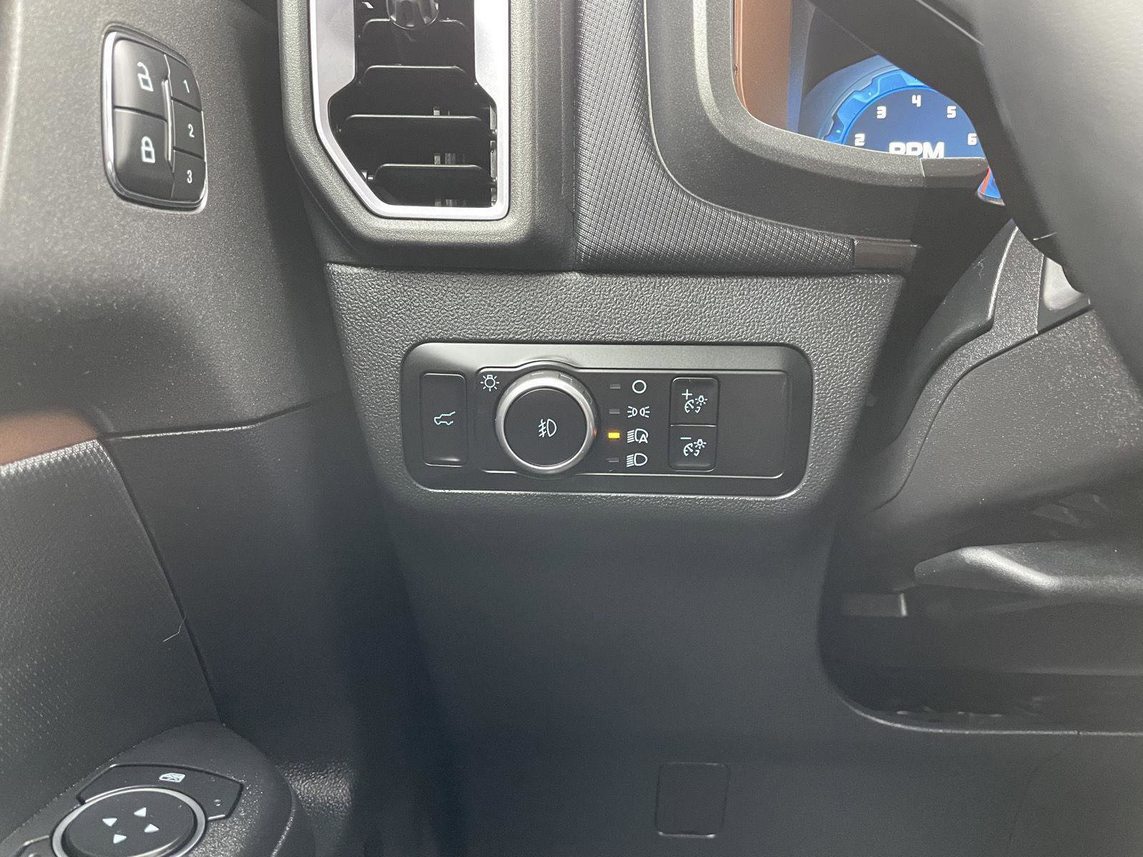 Certified 2025 Ford Bronco Sport Outer Banks w/ Outer Banks Tech Package+ AWD/4WD image 16