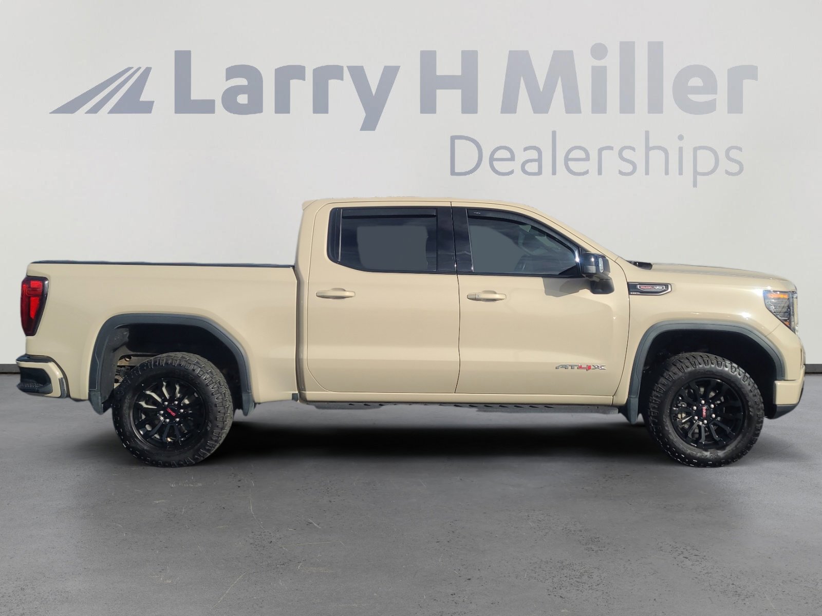 Used 2022 GMC Sierra 1500 AT4X image 6