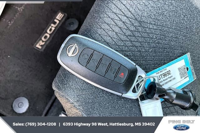 Used 2024 Nissan Rogue SV image 11