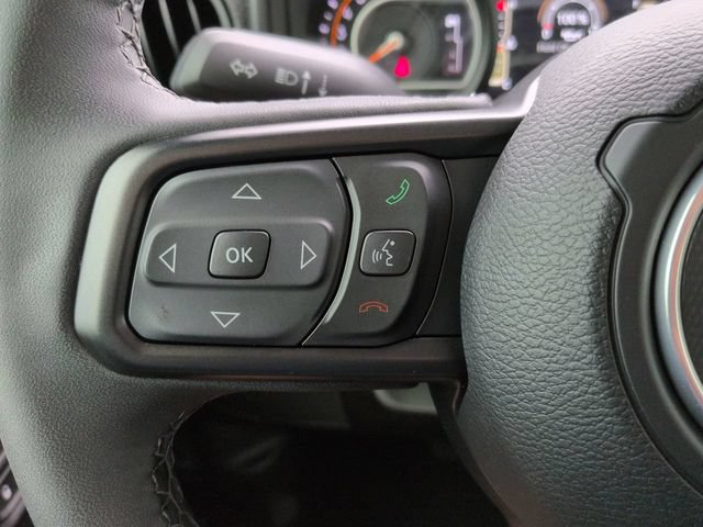 Used 2025 Jeep Gladiator Mojave AWD/4WD image 25
