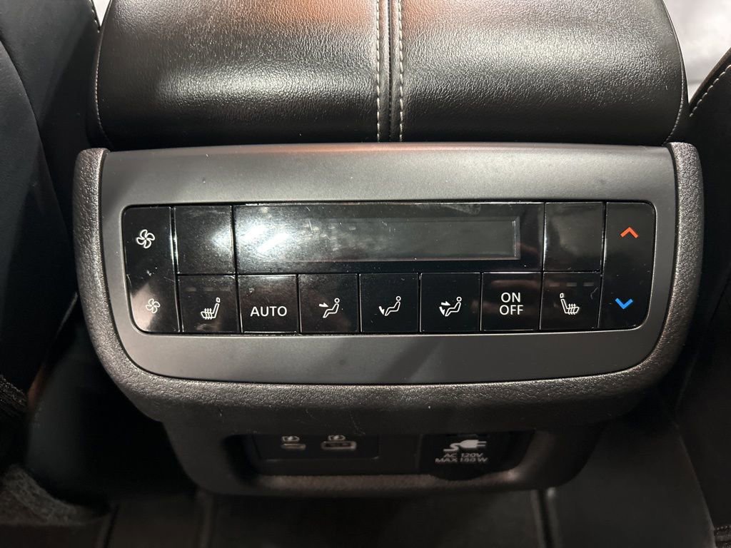 Used 2024 Nissan Pathfinder Platinum image 25