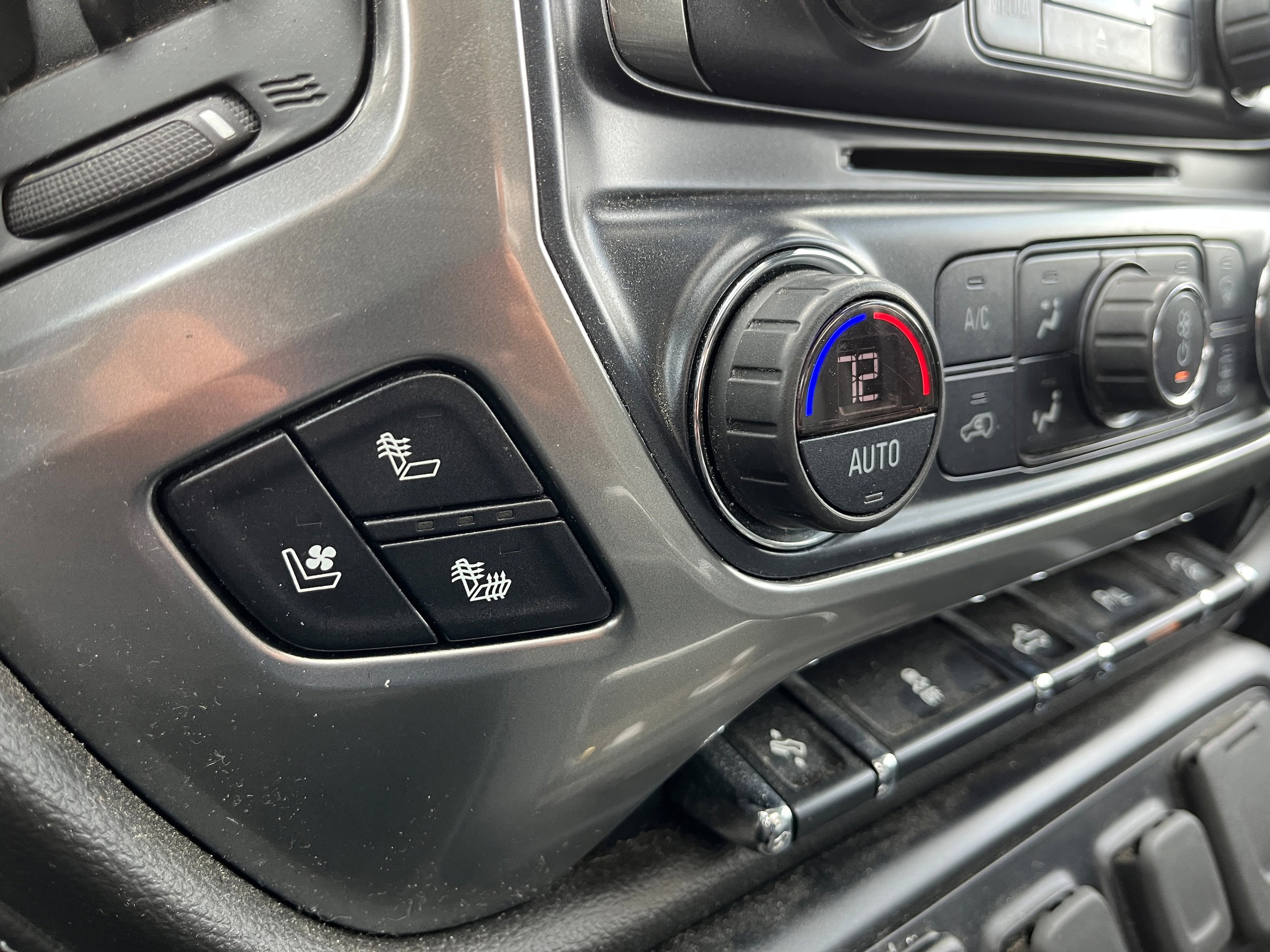 Used 2018 Chevrolet Silverado 1500 LTZ Z71 w/ Redline Edition AWD/4WD image 21