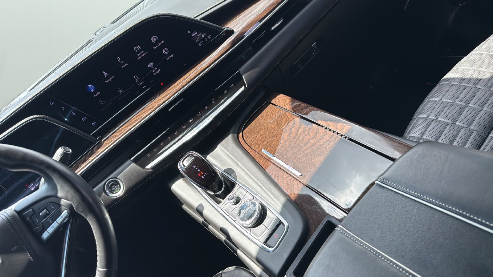 Used 2022 Cadillac Escalade Sport Platinum w/ Heavy-Duty Trailer Package AWD/4WD image 20