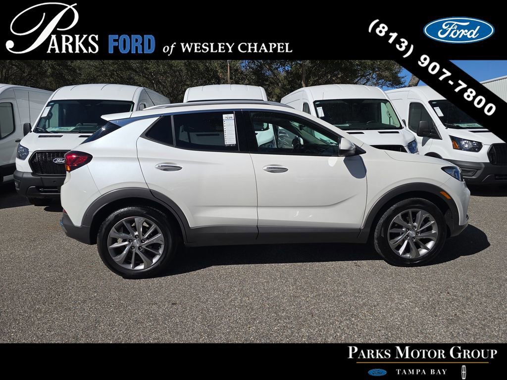 Used 2022 Buick Encore GX Essence w/ Advanced Technology Package image 2