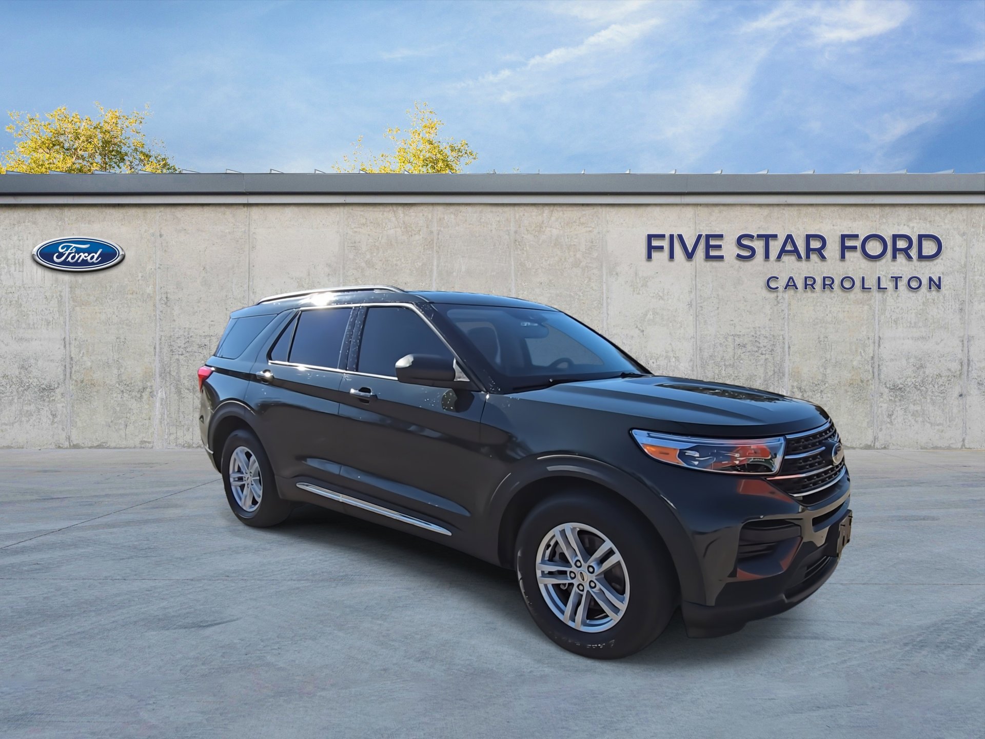 Certified 2023 Ford Explorer XLT image 2