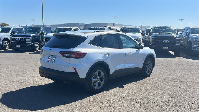 Certified 2025 Ford Escape ST-Line Select AWD/4WD image 3