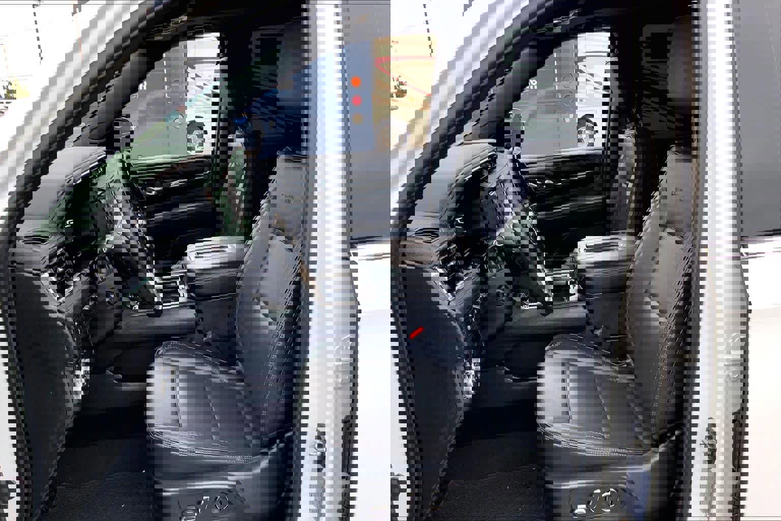 Used 2024 GMC Yukon XL Denali image 10