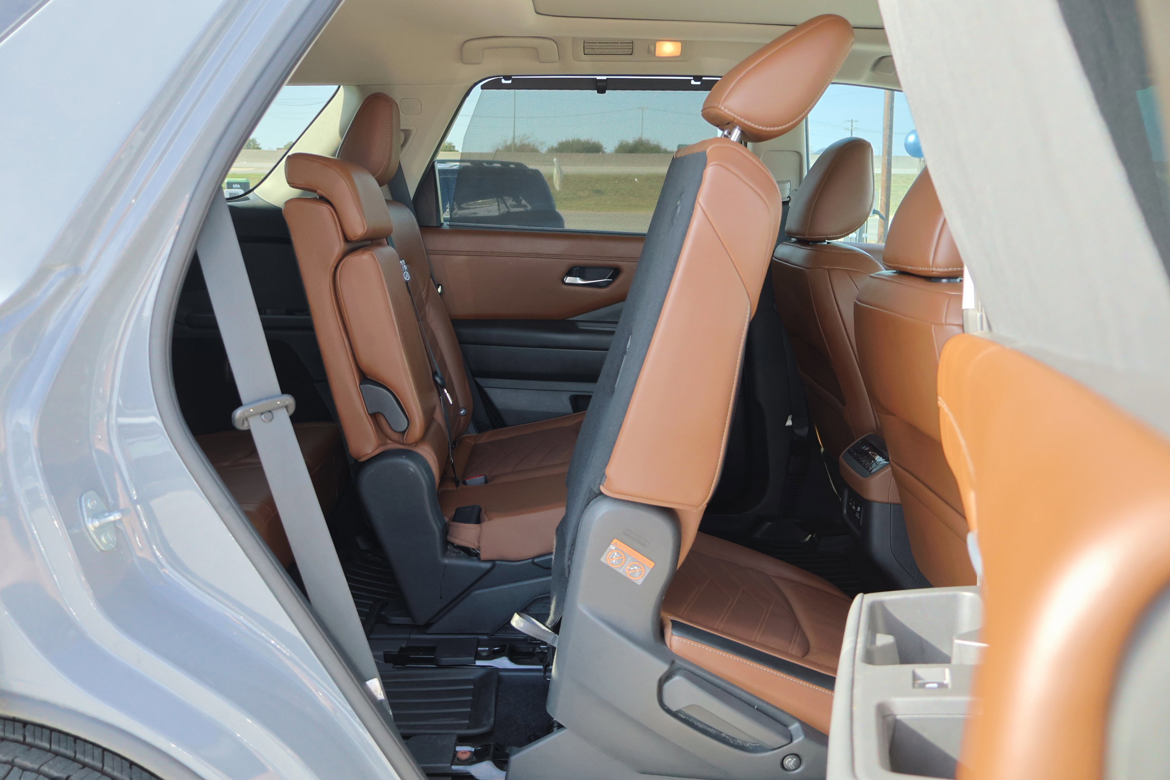 Used 2022 Nissan Pathfinder Platinum w/ Cargo Package image 44