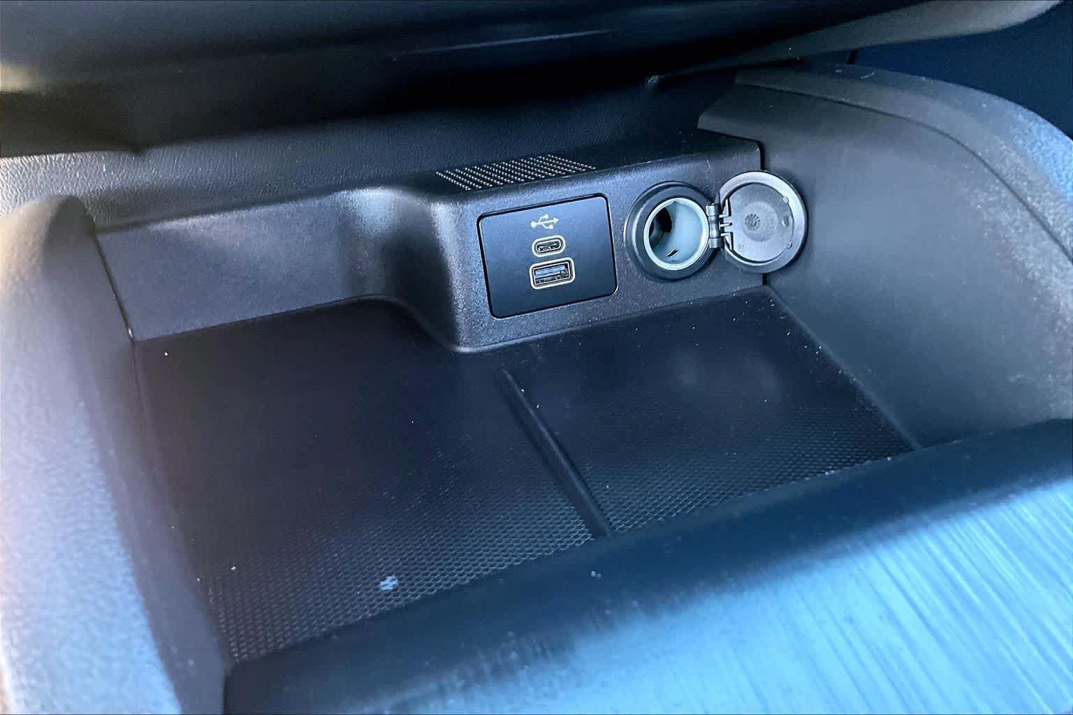 Certified 2025 Ford Escape ST-Line FWD image 32