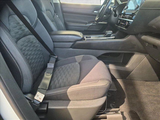Used 2022 Nissan Pathfinder SV AWD/4WD image 19