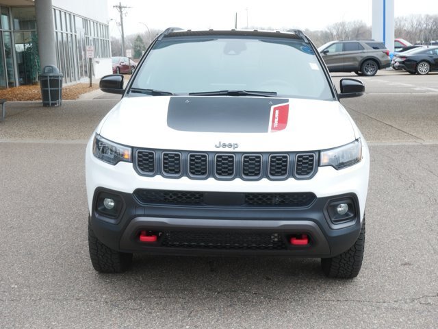 Used 2025 Jeep Compass Trailhawk AWD/4WD image 2