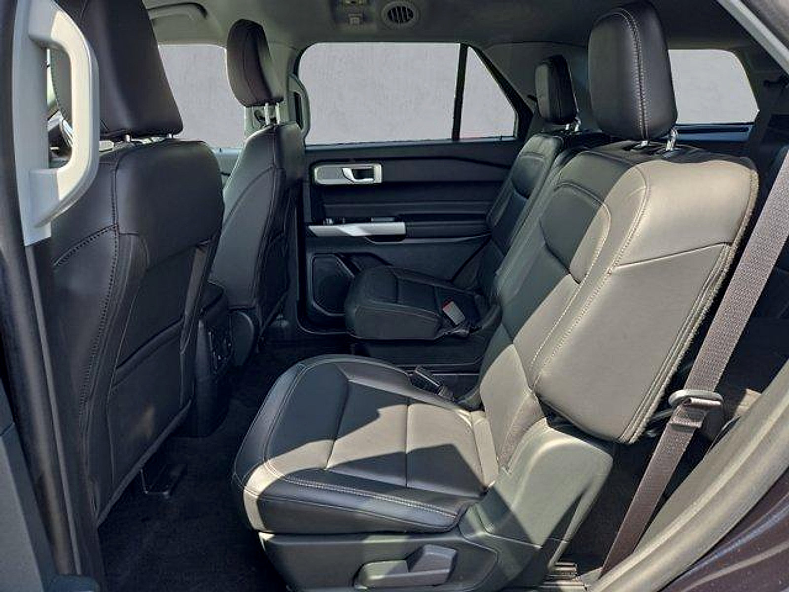 Certified 2023 Ford Explorer XLT w/ Equipment Group 202A AWD/4WD image 23