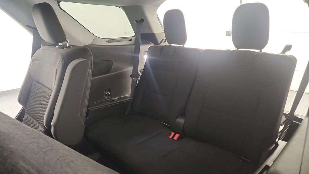 Certified 2024 Ford Explorer XLT image 30