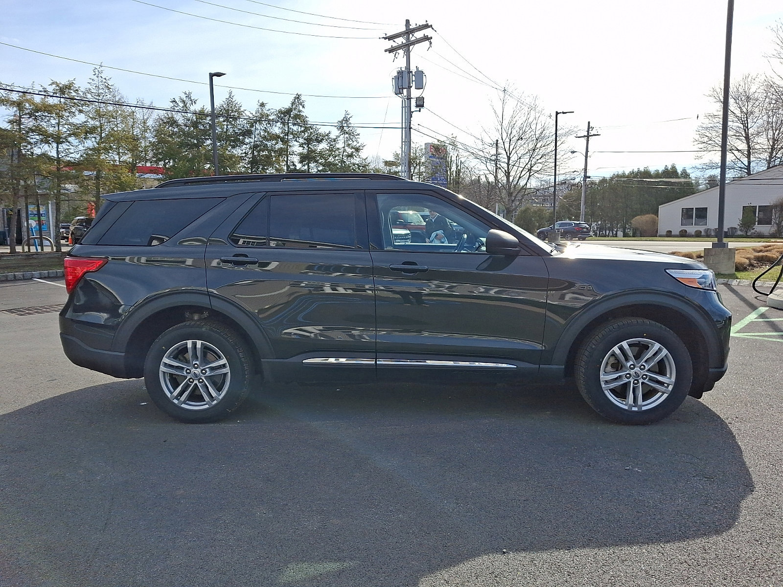 Certified 2022 Ford Explorer XLT w/ Equipment Group 202A image 5