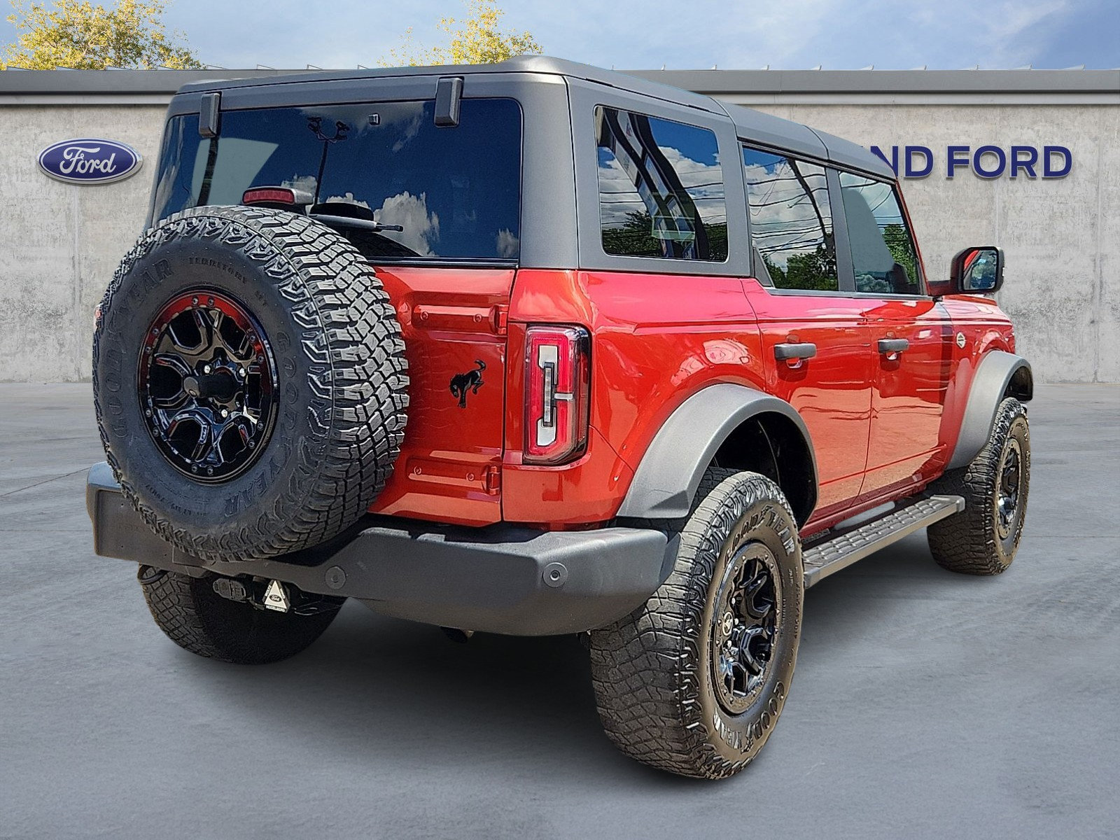 Certified 2024 Ford Bronco Wildtrak AWD/4WD image 6