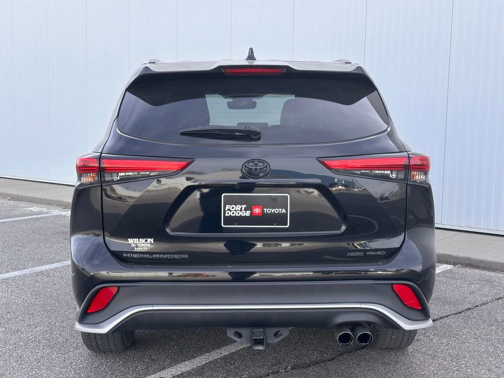 Used 2021 Toyota Highlander XSE image 2