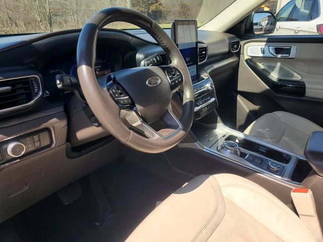 Certified 2022 Ford Explorer Platinum w/ Equipment Group 601A AWD/4WD image 11