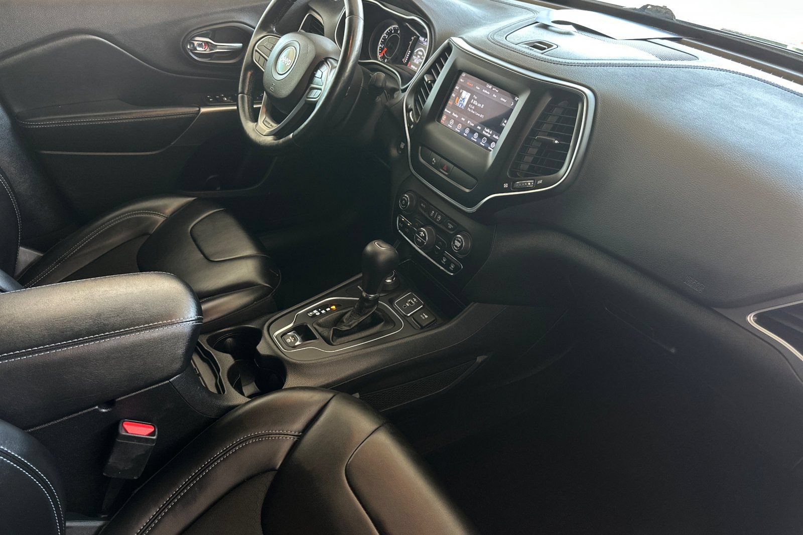 Used 2020 Jeep Cherokee Latitude Plus w/ Comfort/Convenience Group AWD/4WD image 15