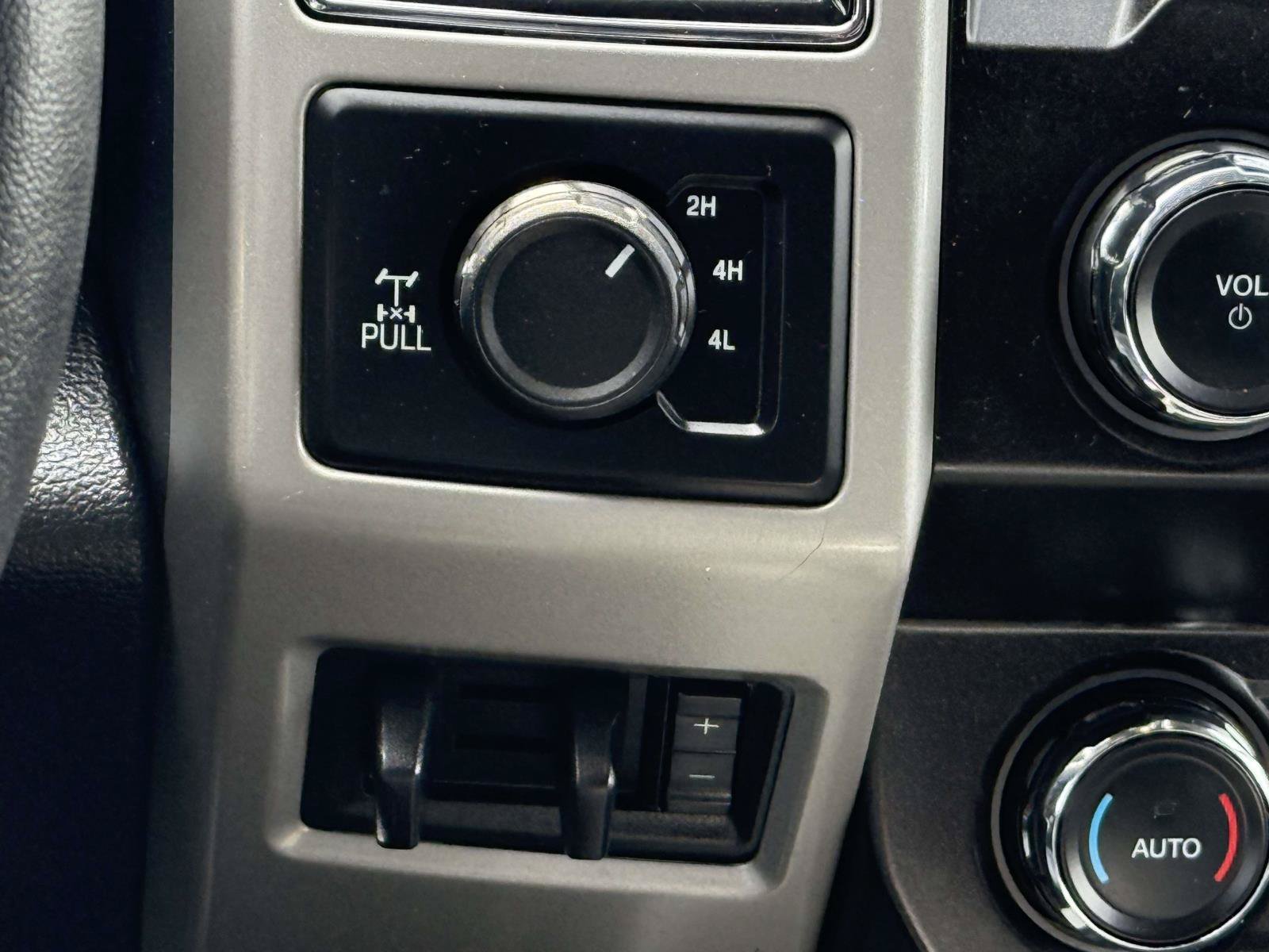 Certified 2019 Ford F250 Lariat w/ FX4 Off-Road Package AWD/4WD image 12