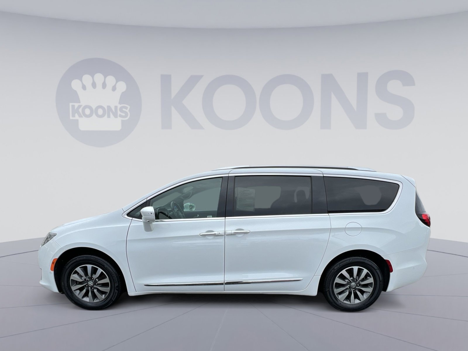 Used 2020 Chrysler Pacifica Touring-L FWD image 7