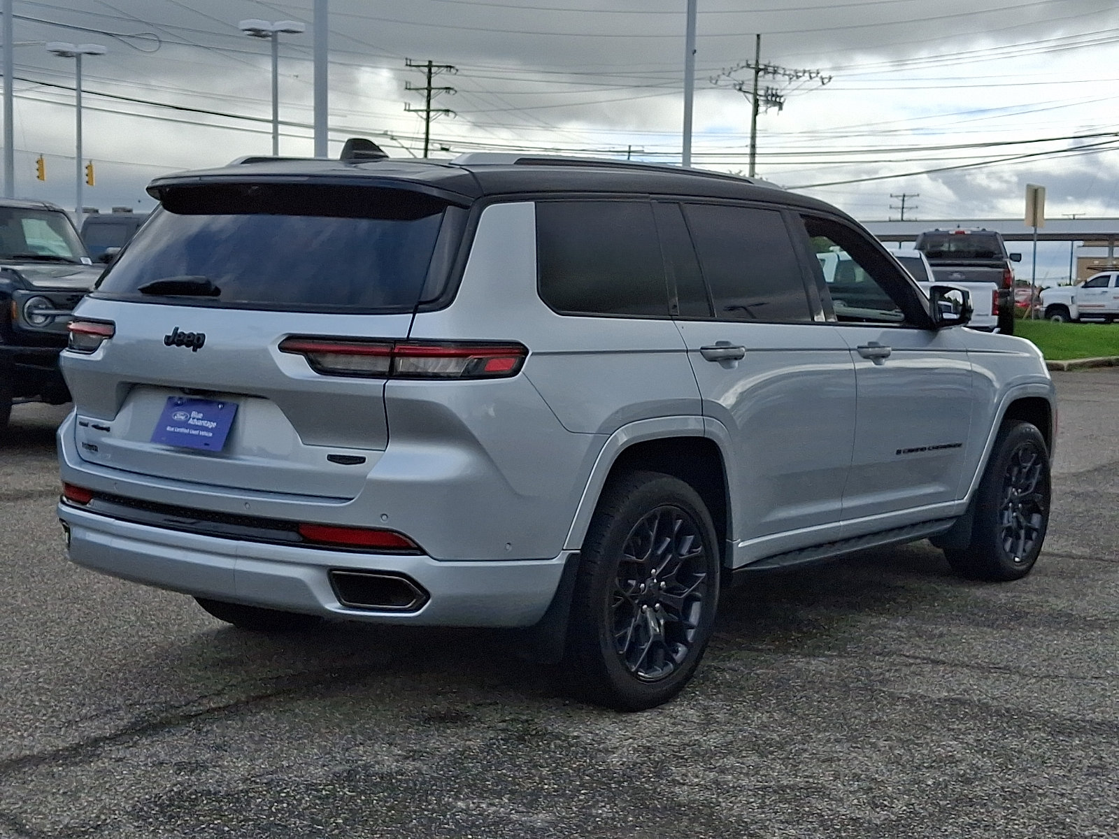 Used 2023 Jeep Grand Cherokee L Summit AWD/4WD image 11