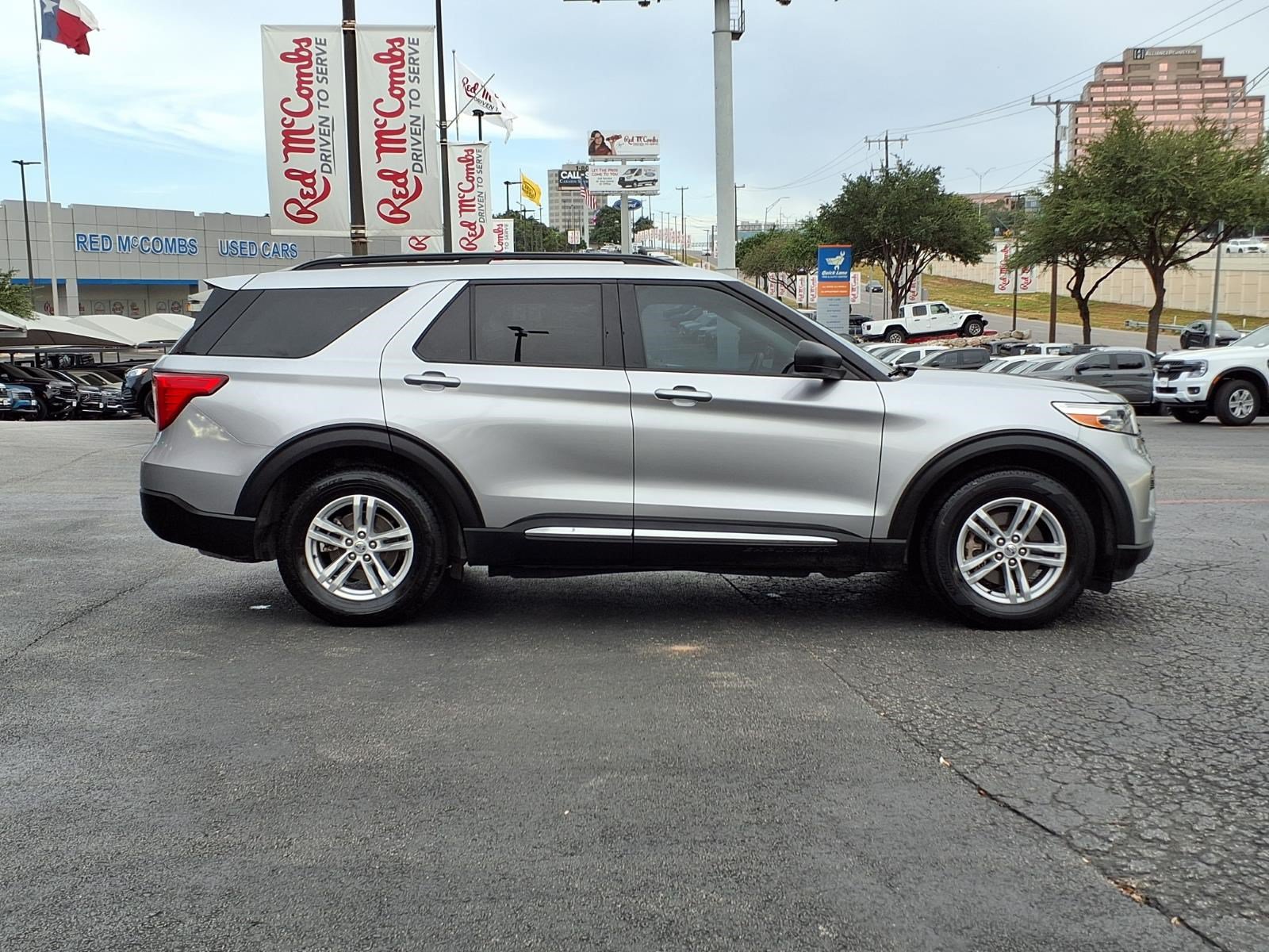Certified 2024 Ford Explorer XLT RWD image 5