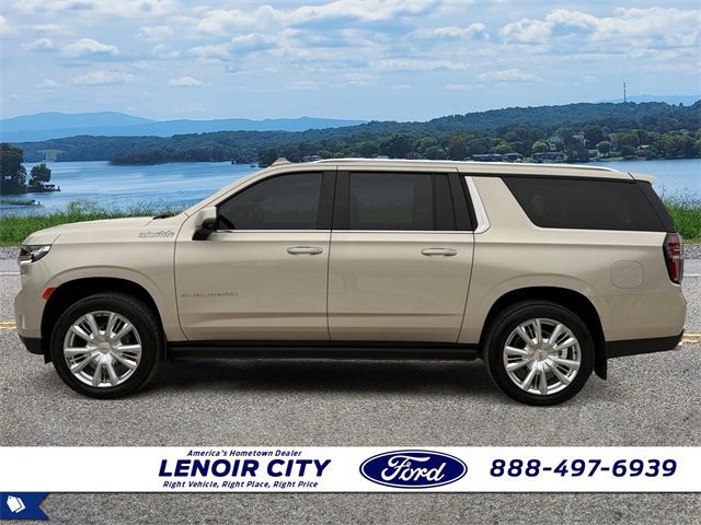 Used 2023 Chevrolet Suburban High Country image 2