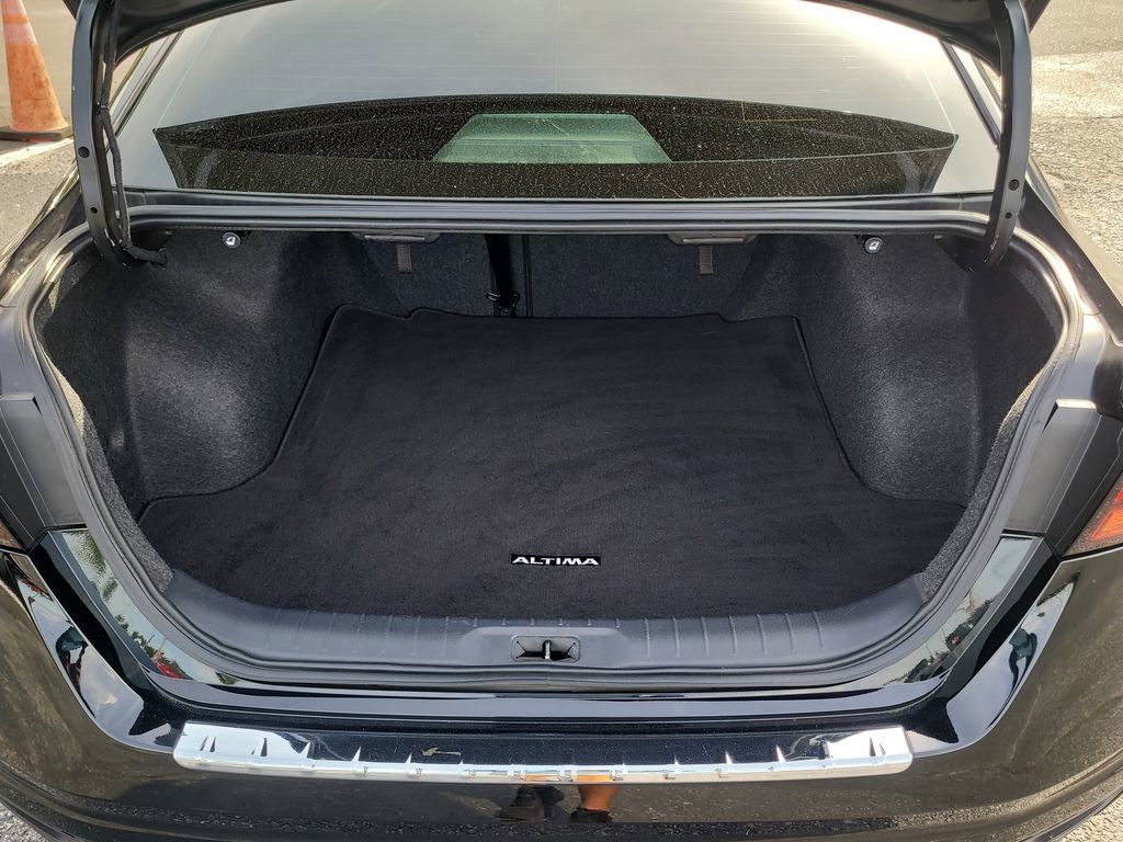 Used 2022 Nissan Altima 2.5 SR w/ Midnight Edition Package FWD image 8
