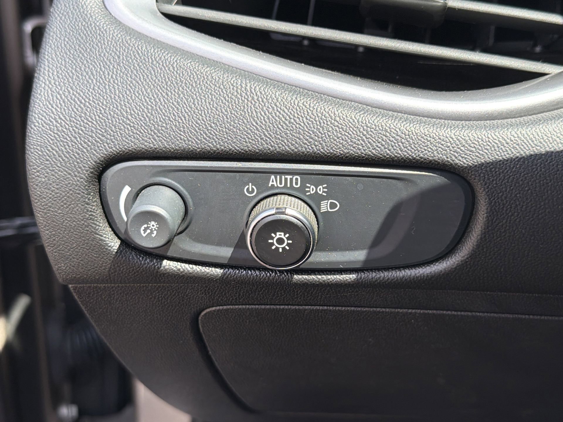 Used 2024 Chevrolet Malibu LT image 16