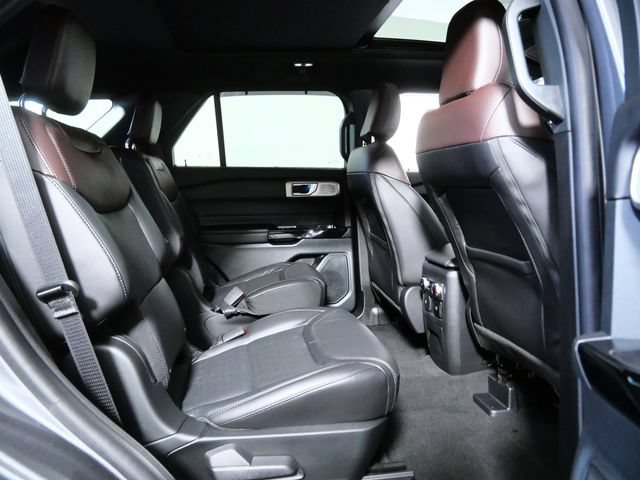 Certified 2023 Ford Explorer Platinum w/ Technology Package AWD/4WD image 13