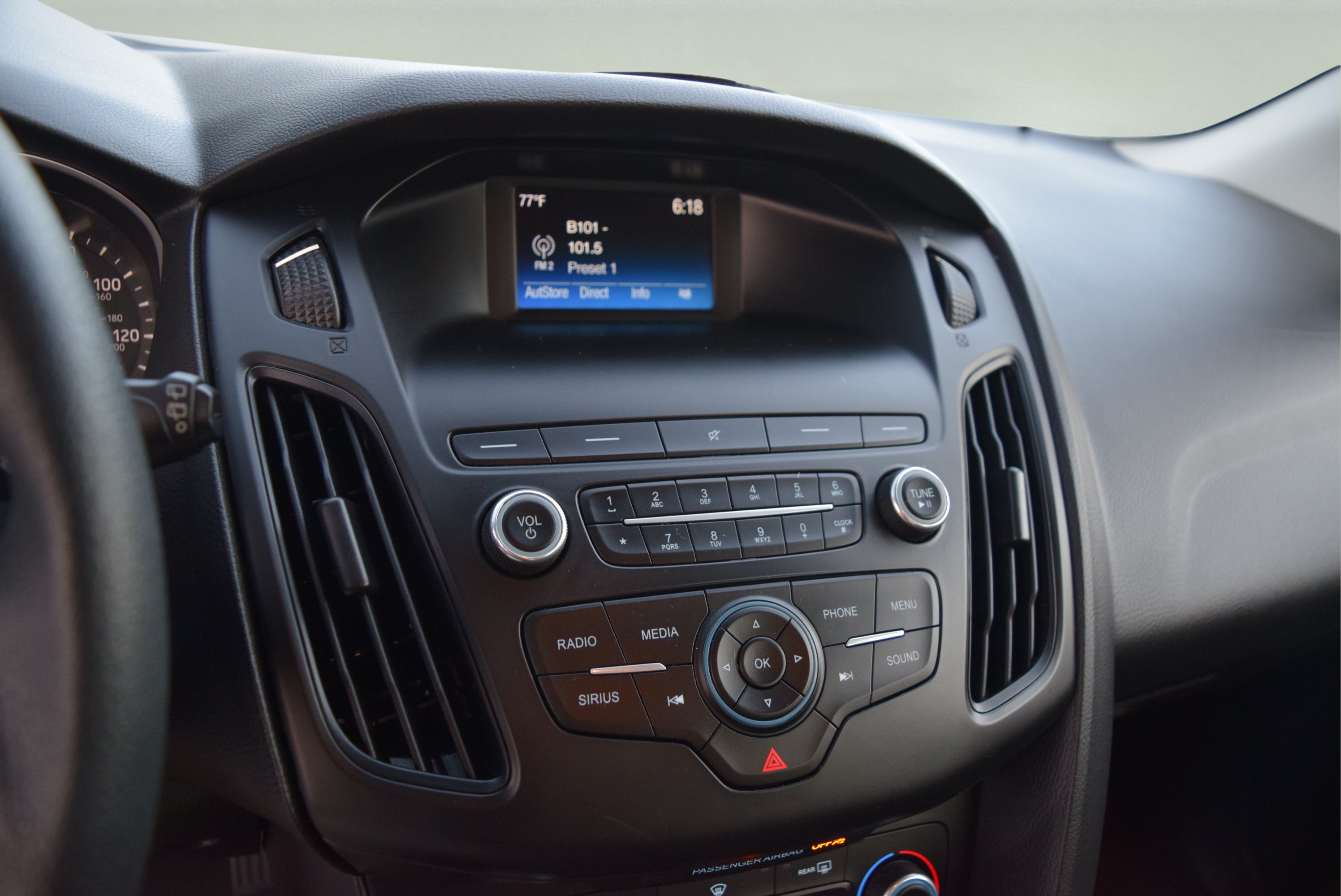 Certified 2018 Ford Focus SE FWD image 13