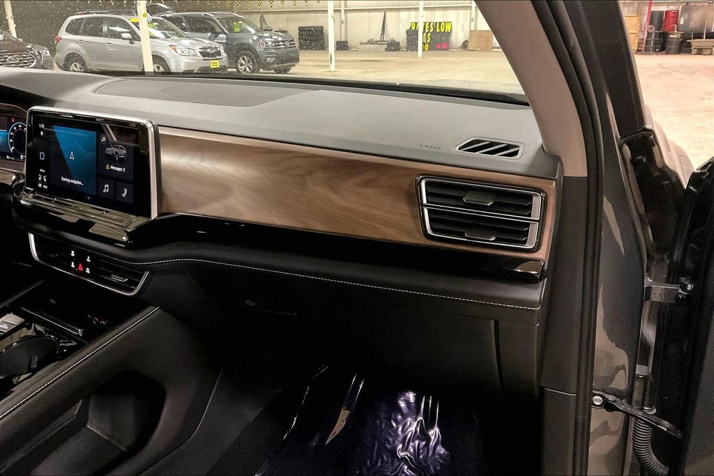 Used 2024 Volkswagen Atlas SE FWD image 15