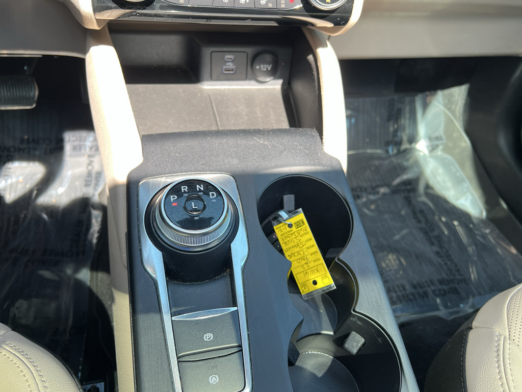 Certified 2022 Ford Escape Titanium w/ Class II Trailer Tow Package AWD/4WD image 15