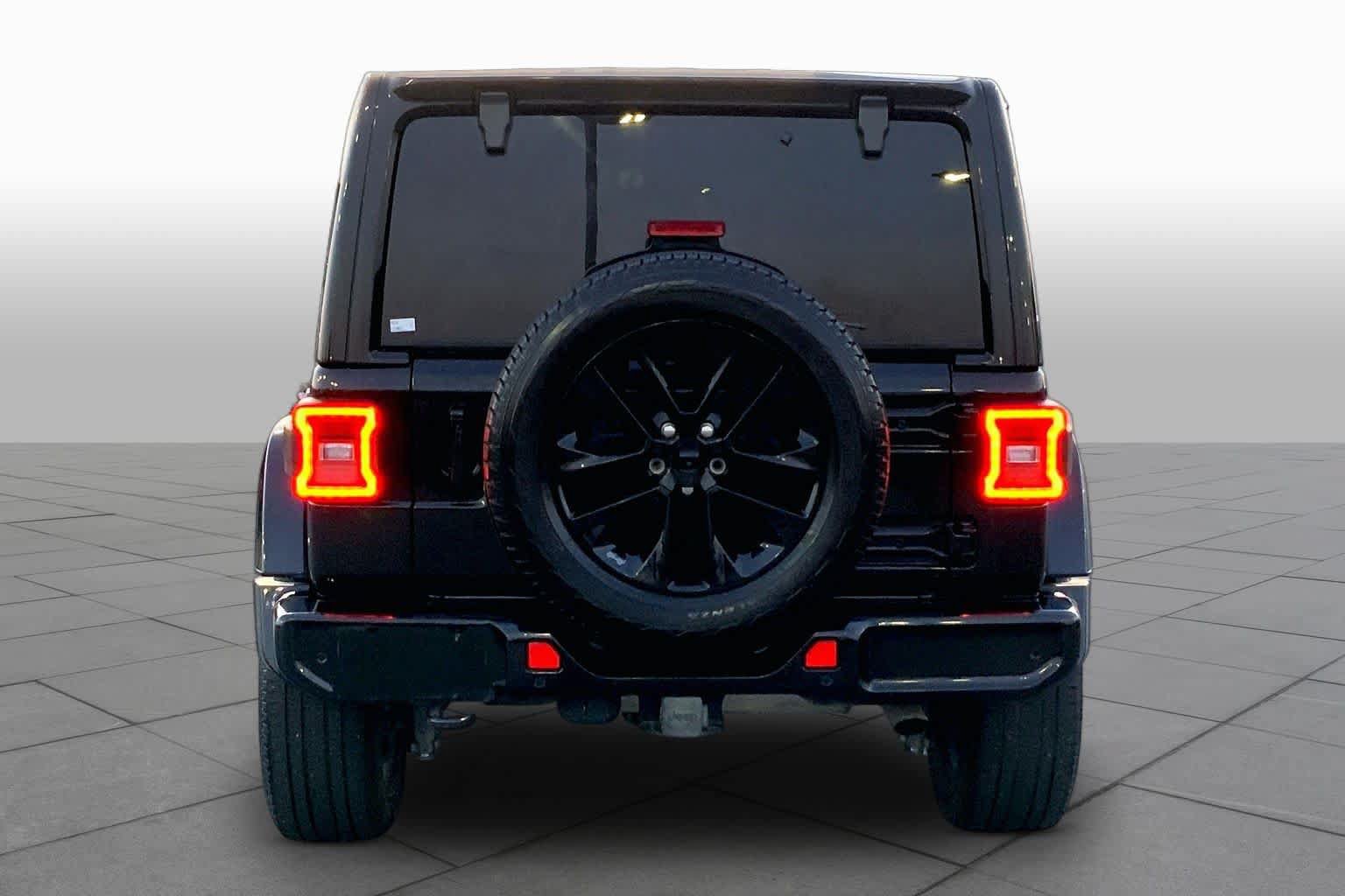 Used 2023 Jeep Wrangler Unlimited Sahara AWD/4WD image 9