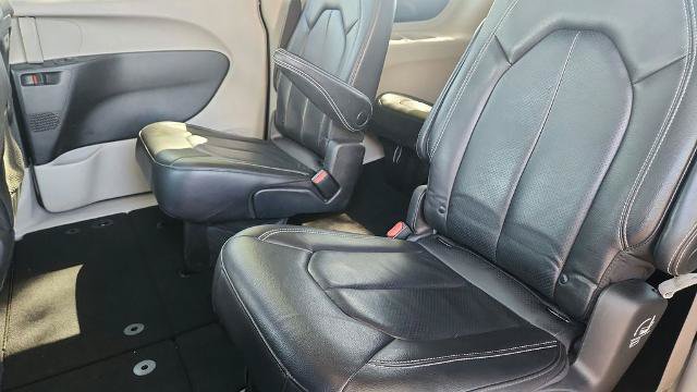 Used 2022 Chrysler Pacifica Touring-L FWD image 28