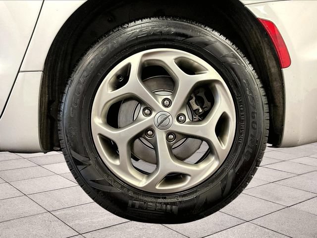 Used 2022 Chrysler Pacifica Limited AWD/4WD image 8