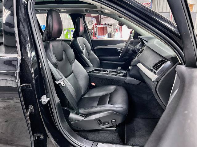 Used 2024 Volvo XC90 B5 Core AWD/4WD image 30