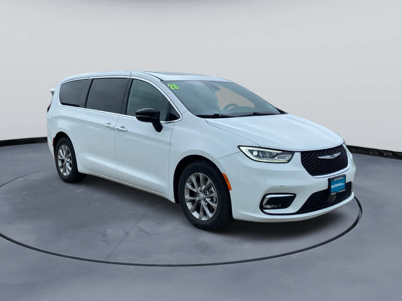 Used 2026 Chrysler Pacifica Limited FWD image 2