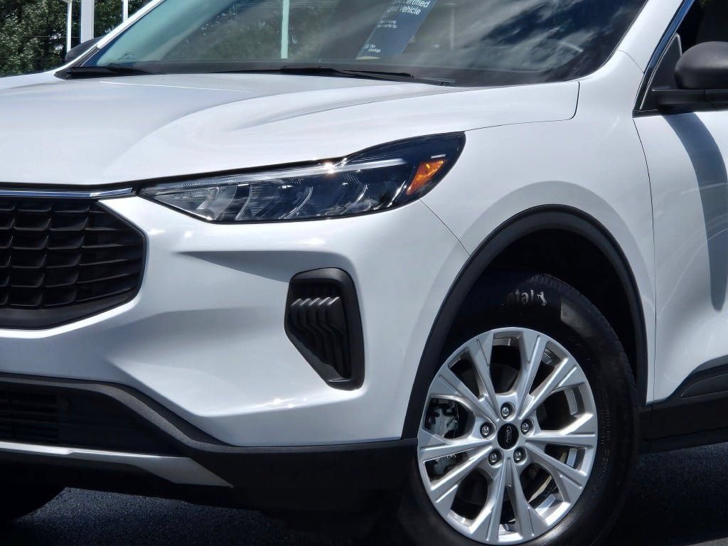 Certified 2024 Ford Escape Active AWD/4WD image 2